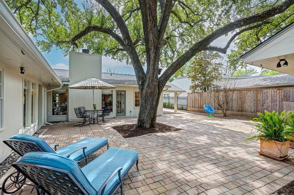 6236 Terwilliger Way, Houston TX  77056-2607 exterior