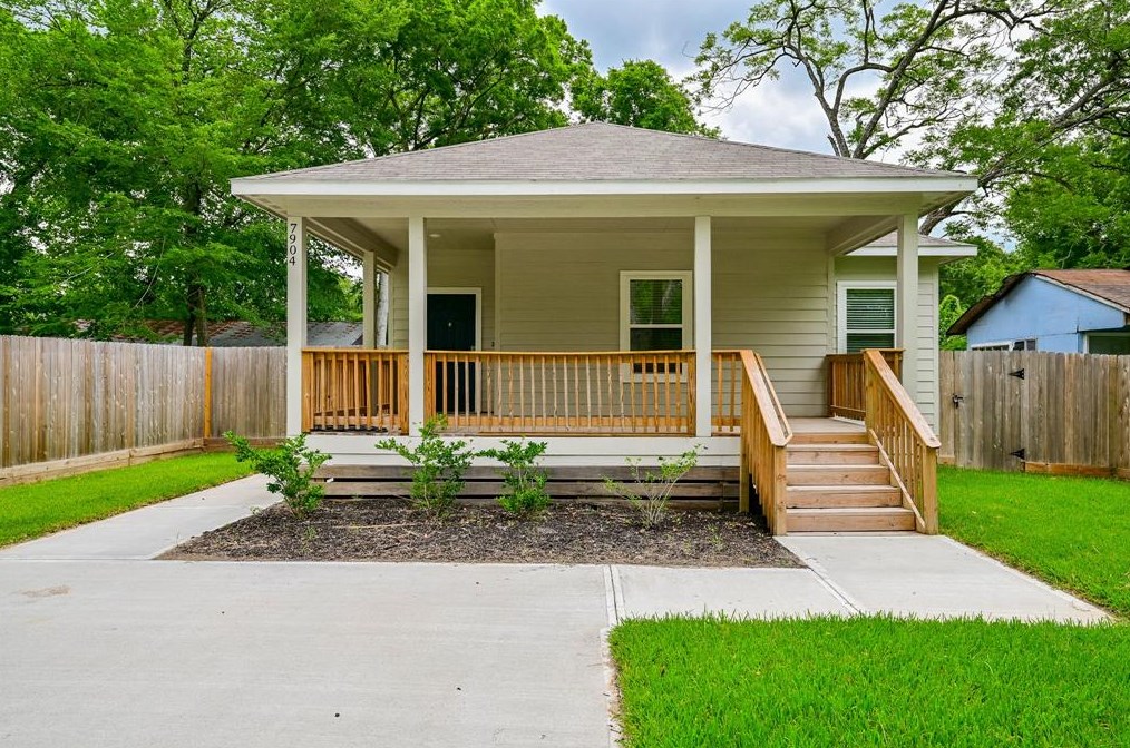 7904 Cora St, Houston TX  77088-5828 exterior