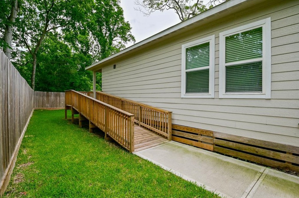 7904 Cora St, Houston TX  77088-5828 exterior