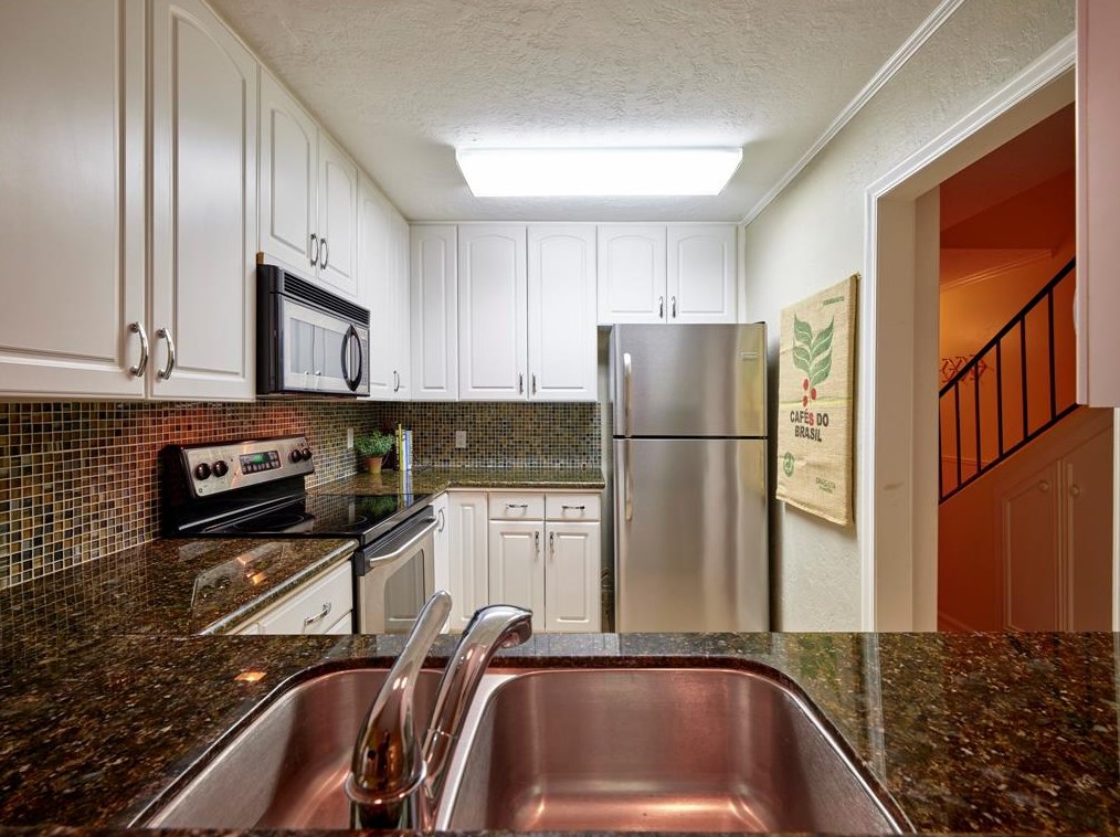 5246 Arboles Dr, Houston TX  77035-2804 exterior