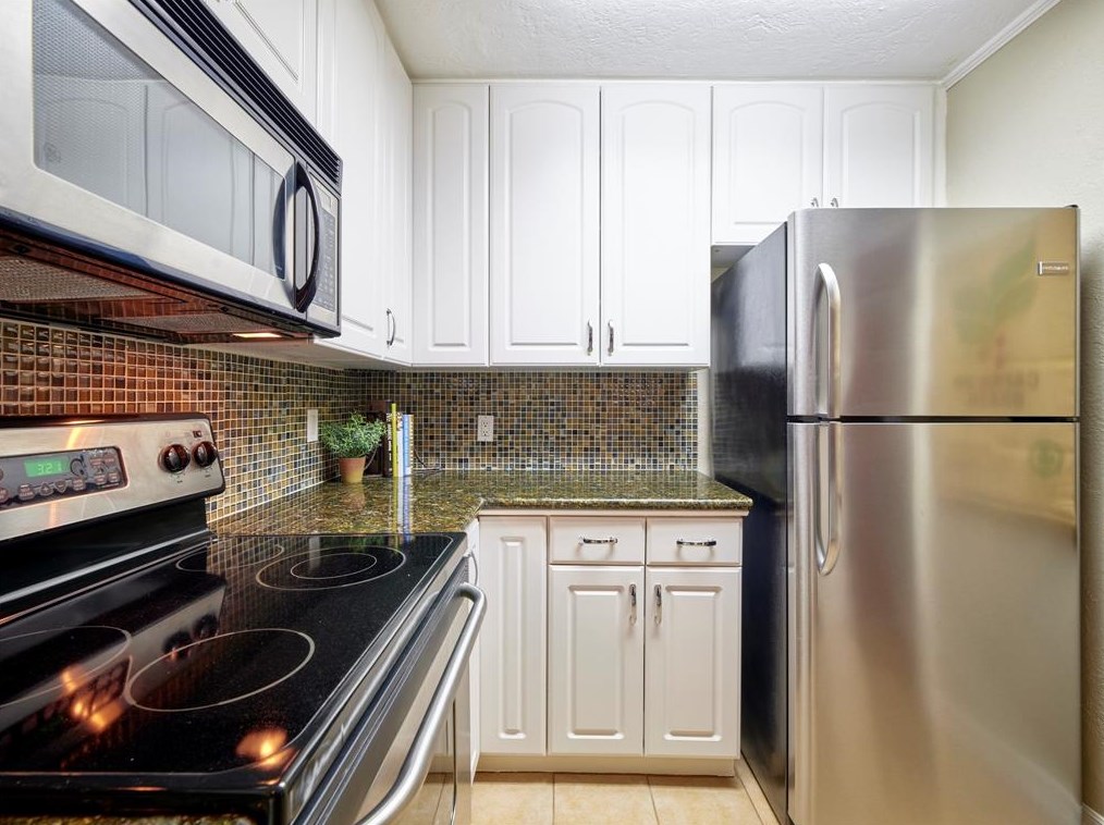 5246 Arboles Dr, Houston TX  77035-2804 exterior