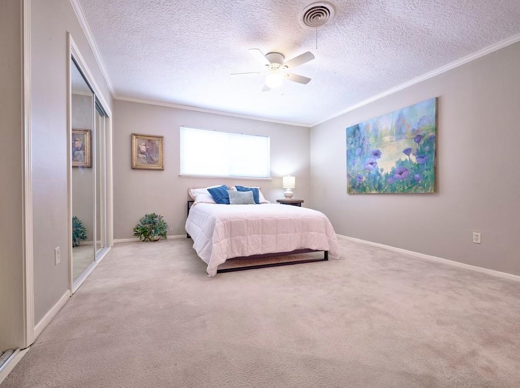 5246 Arboles Dr, Houston TX  77035-2804 exterior