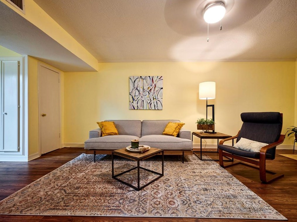 5246 Arboles Dr, Houston TX  77035-2804 exterior