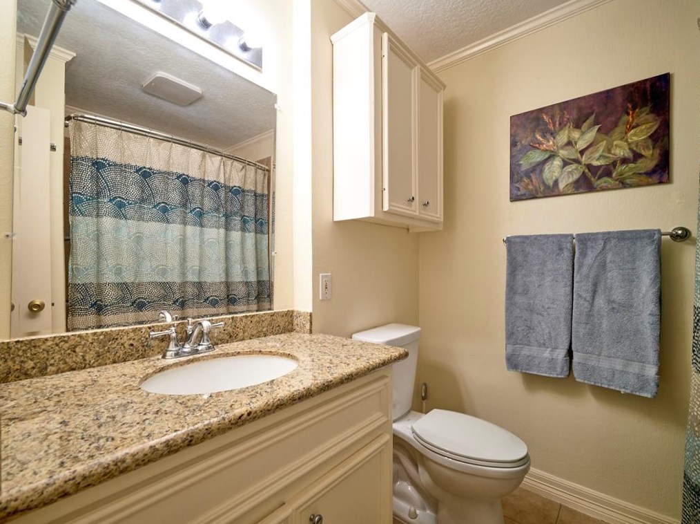 5246 Arboles Dr, Houston TX  77035-2804 exterior