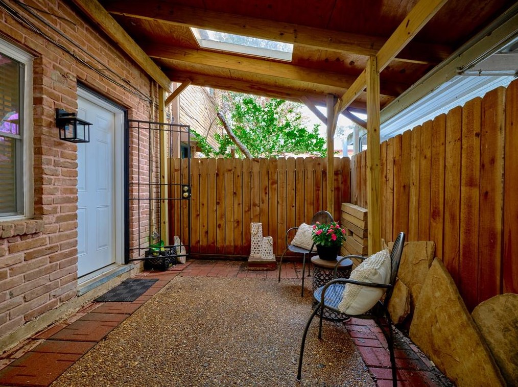 5246 Arboles Dr, Houston TX  77035-2804 exterior