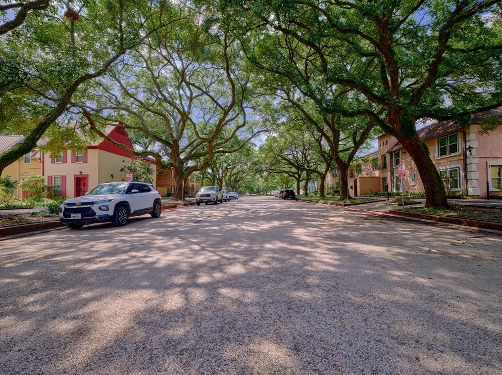 5246 Arboles Dr, Houston TX  77035-2804 exterior