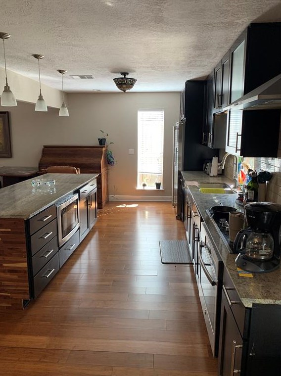 2022 Gray Falls Dr, Houston TX  77077-6108 exterior