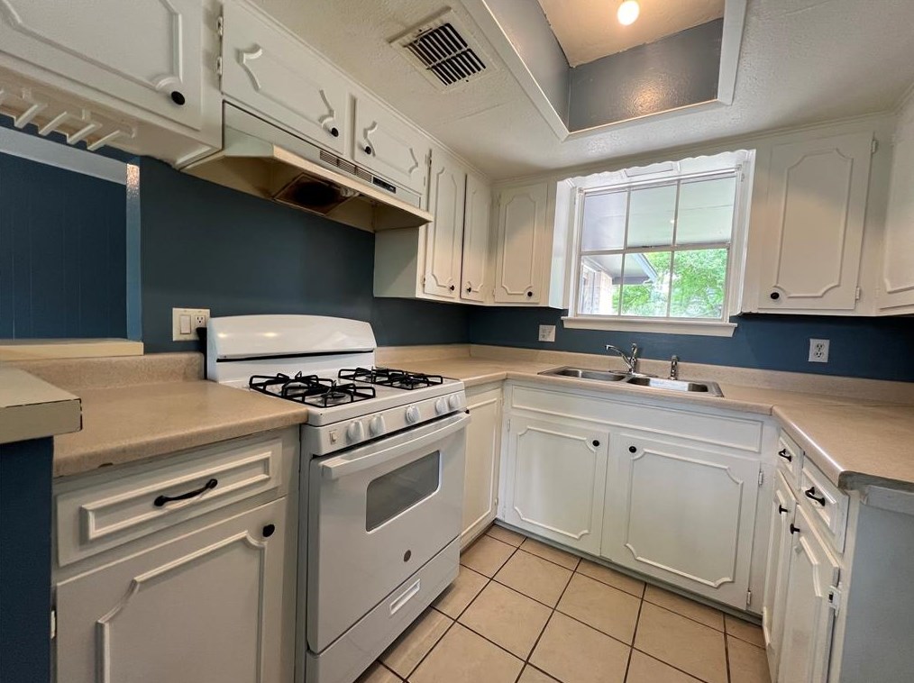 7514 Vernwood St, Houston TX 77040-2713 exterior