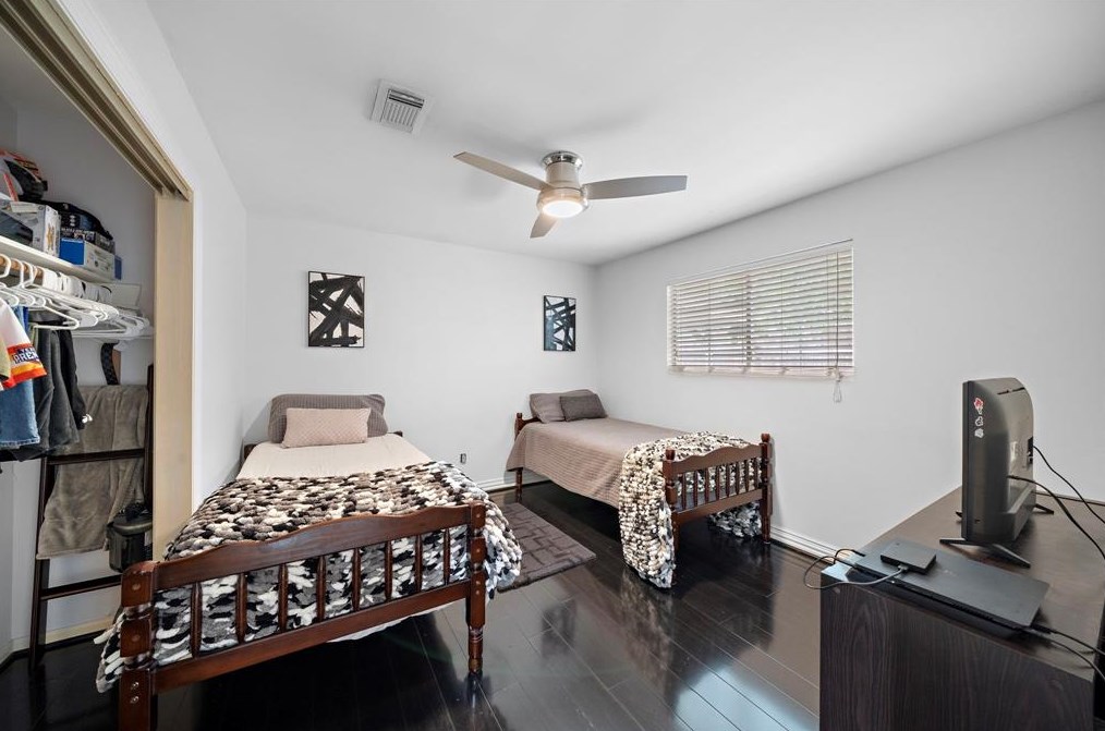 1007 Frst Home Dr, Houston TX  77077-1812 exterior