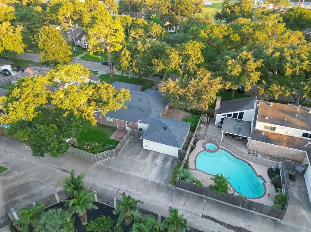 20518 Manette Dr, Katy TX  77450-2014 exterior