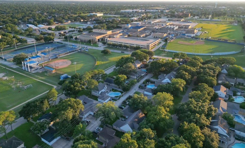 20518 Manette Dr, Katy TX  77450-2014 exterior