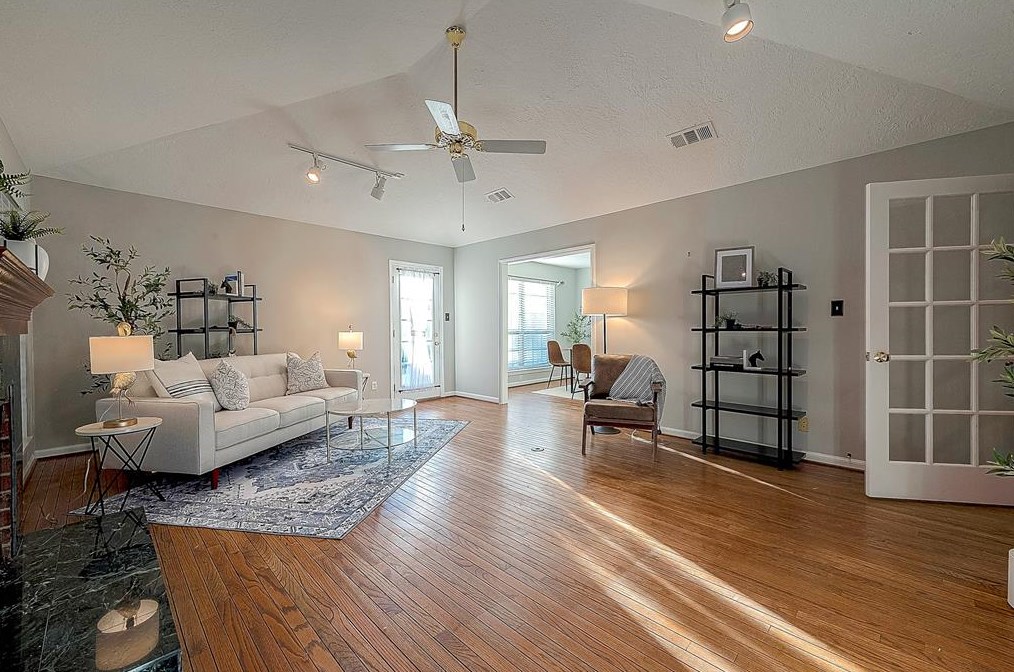 20518 Manette Dr, Katy TX  77450-2014 exterior