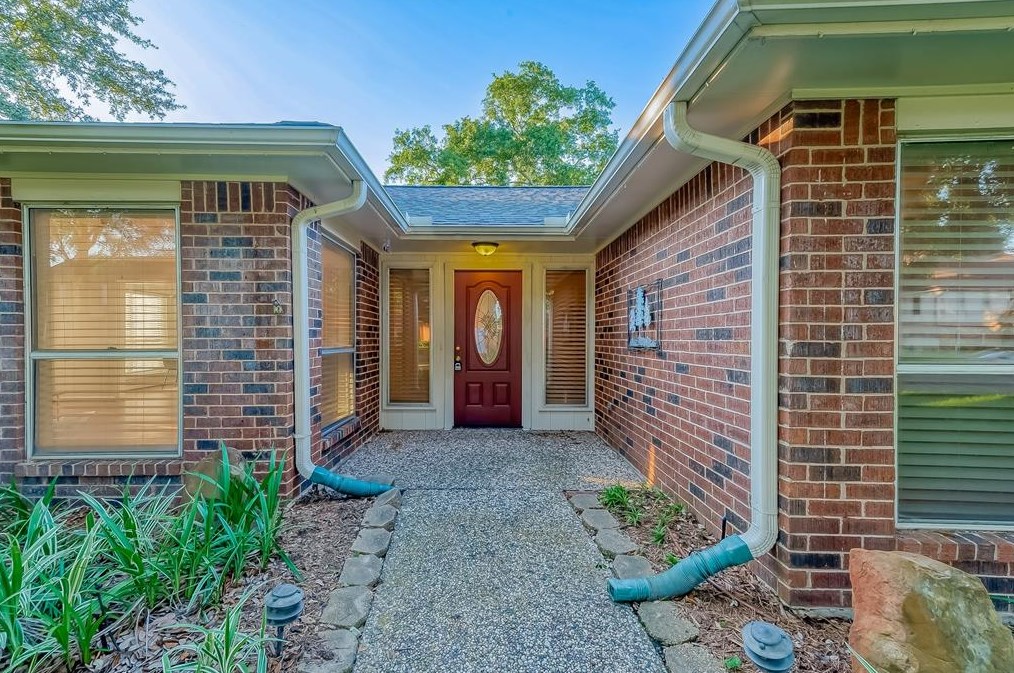 20518 Manette Dr, Katy TX  77450-2014 exterior