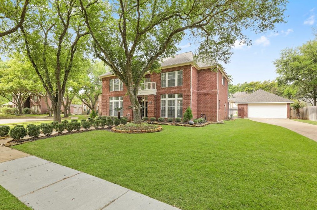 210 Wilkins Xing, Sugar Land TX  77479-5066 exterior