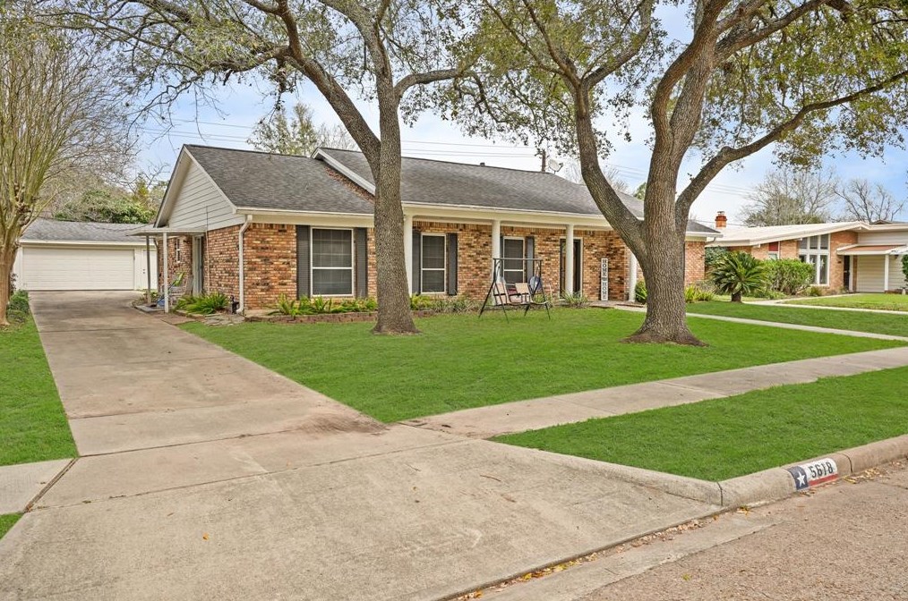 5618 Bankside Dr, Houston TX  77096-6119 exterior