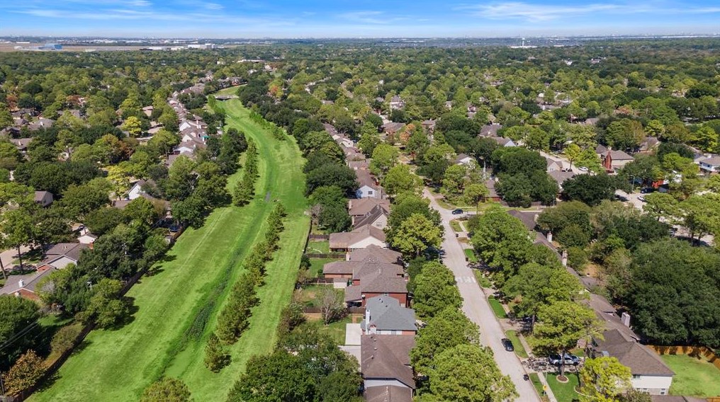 14622 Oak Chase Dr, Houston TX  77062-2212 exterior