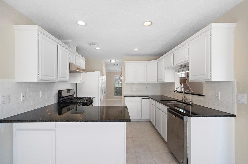 14622 Oak Chase Dr, Houston TX  77062-2212 exterior