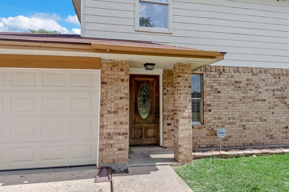 4334 Stonehenge Trl, Houston TX  77066-3636 exterior