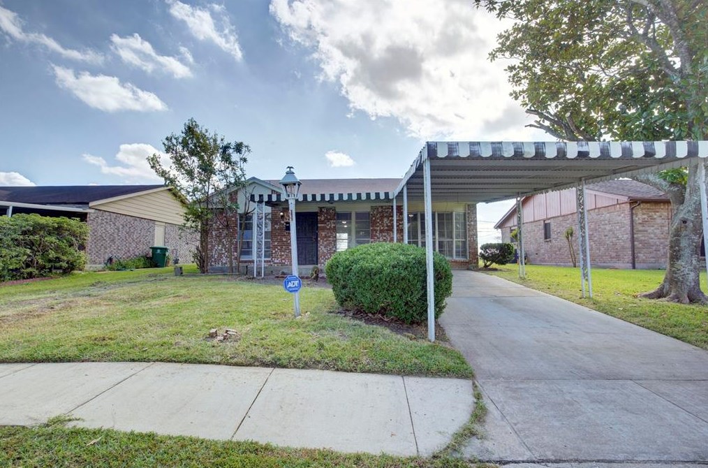 10987 Fairland Dr, Houston TX  77051-4649 exterior