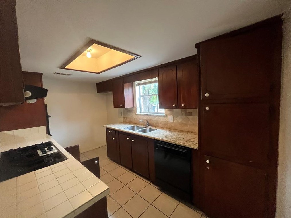 3906 Lemon Tree Ln, Houston TX  77088-6911 exterior