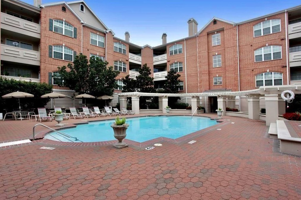 2111 Welch St, Houston TX  77019-5655 exterior