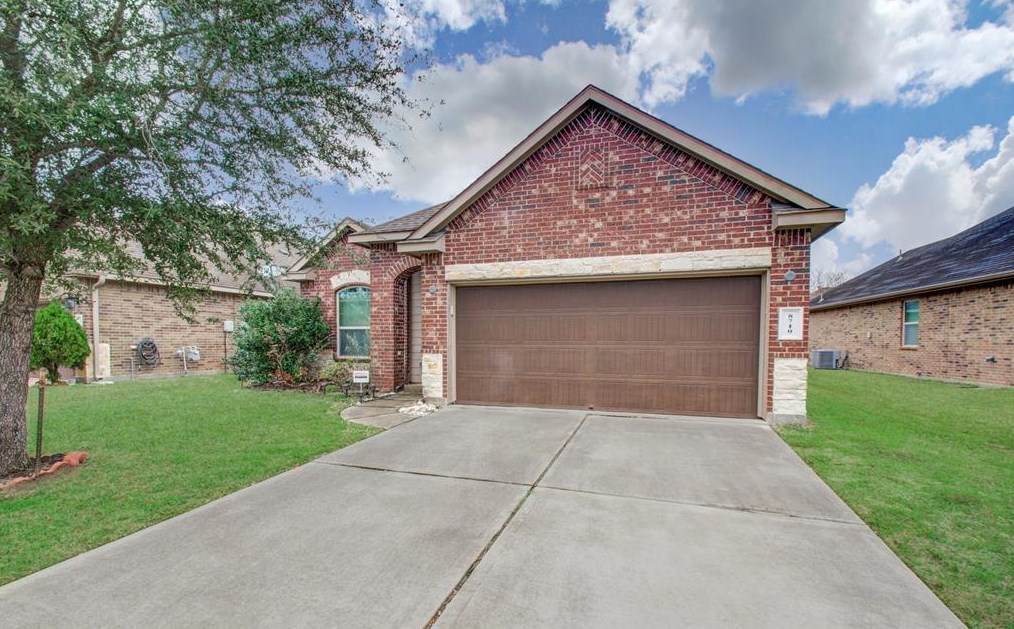 8710 Austin Thomas Dr, Cypress TX  77433-3920 exterior