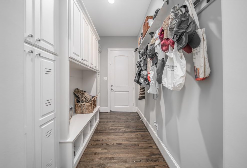 4910 Loch Lomond Dr, Houston TX  77096-2722 exterior