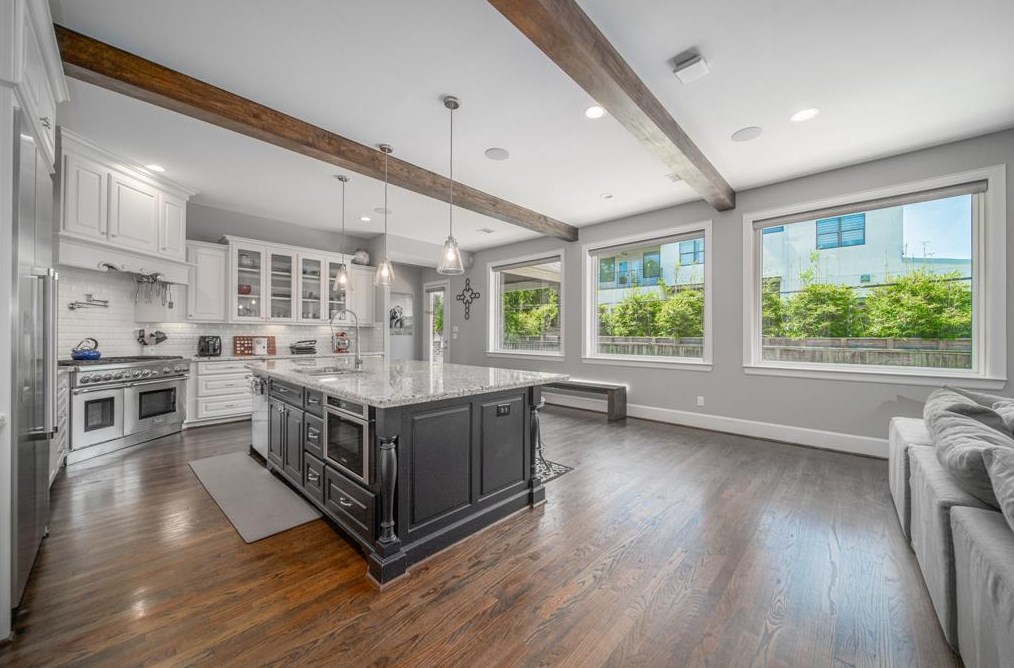 4910 Loch Lomond Dr, Houston TX  77096-2722 exterior