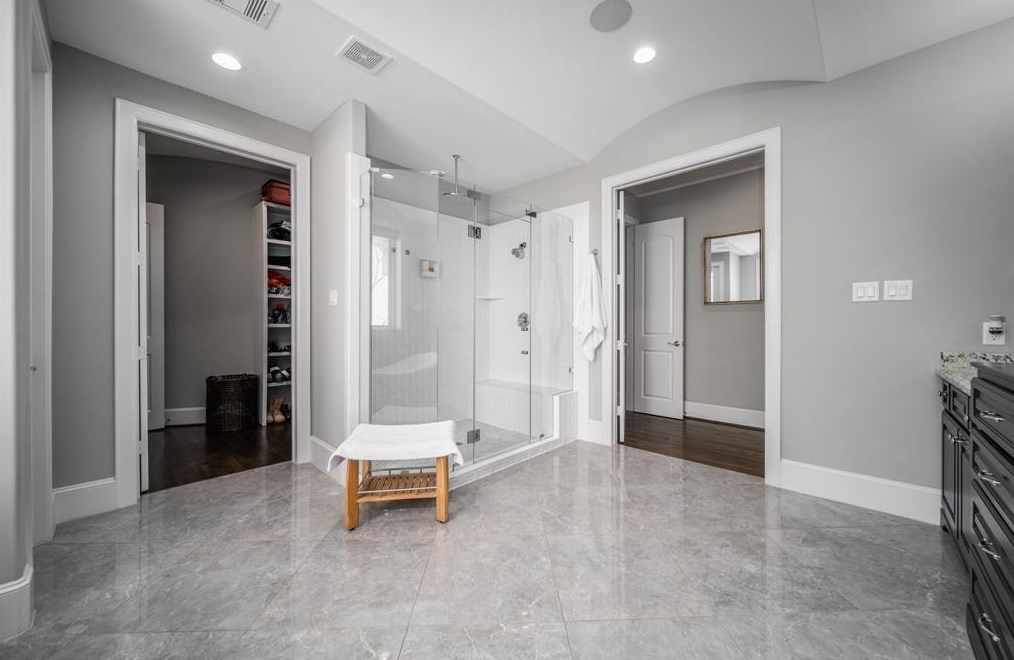 4910 Loch Lomond Dr, Houston TX  77096-2722 exterior