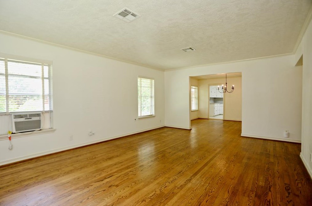 3730 Drummond St, Houston TX  77025-2418 exterior