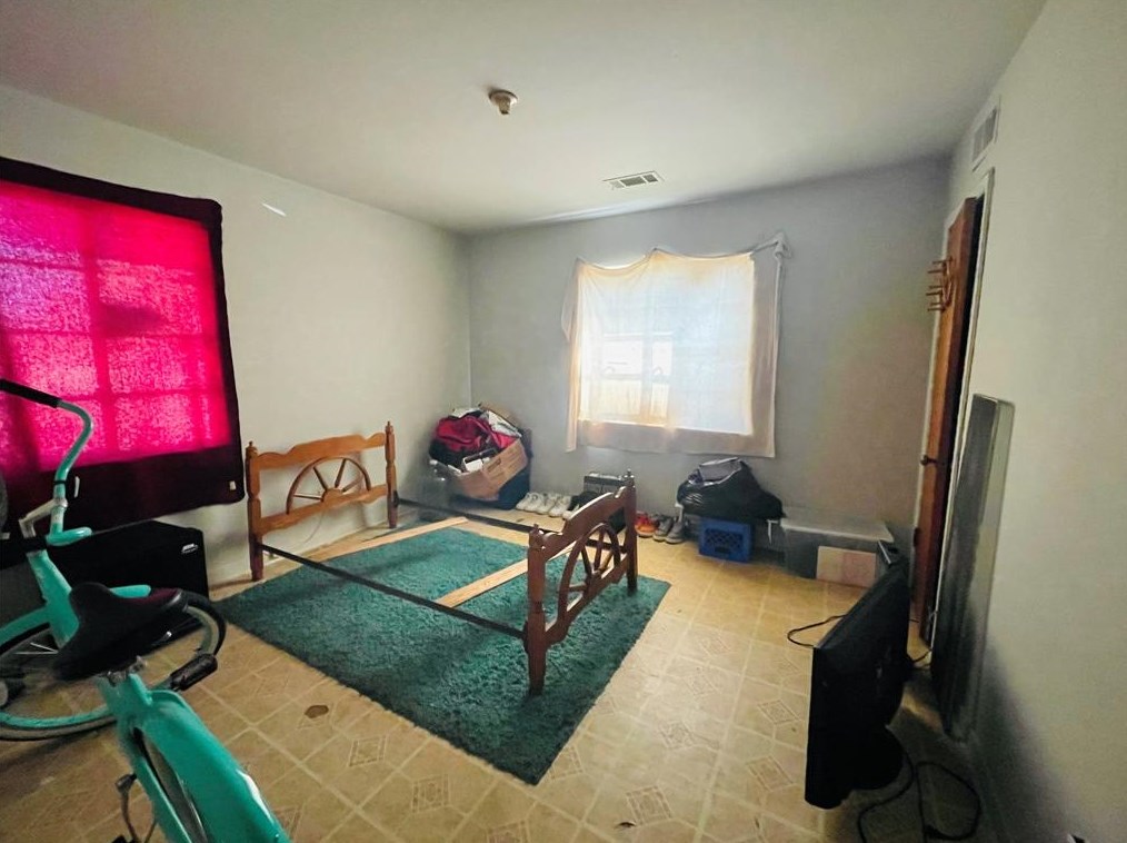 339 Victoria Dr, Houston TX  77022-2415 exterior