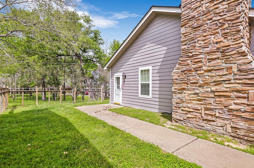 234 El Dorado Dr, Livingston TX  77351-0541 exterior