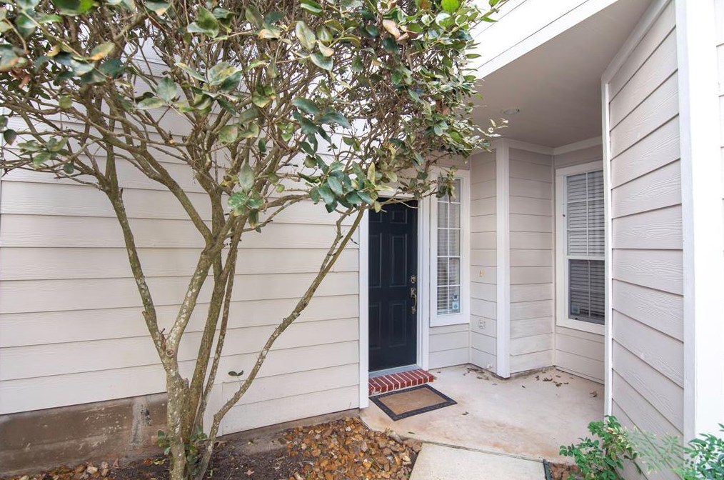 24 Piper Trce, Spring TX  77381-4775 exterior