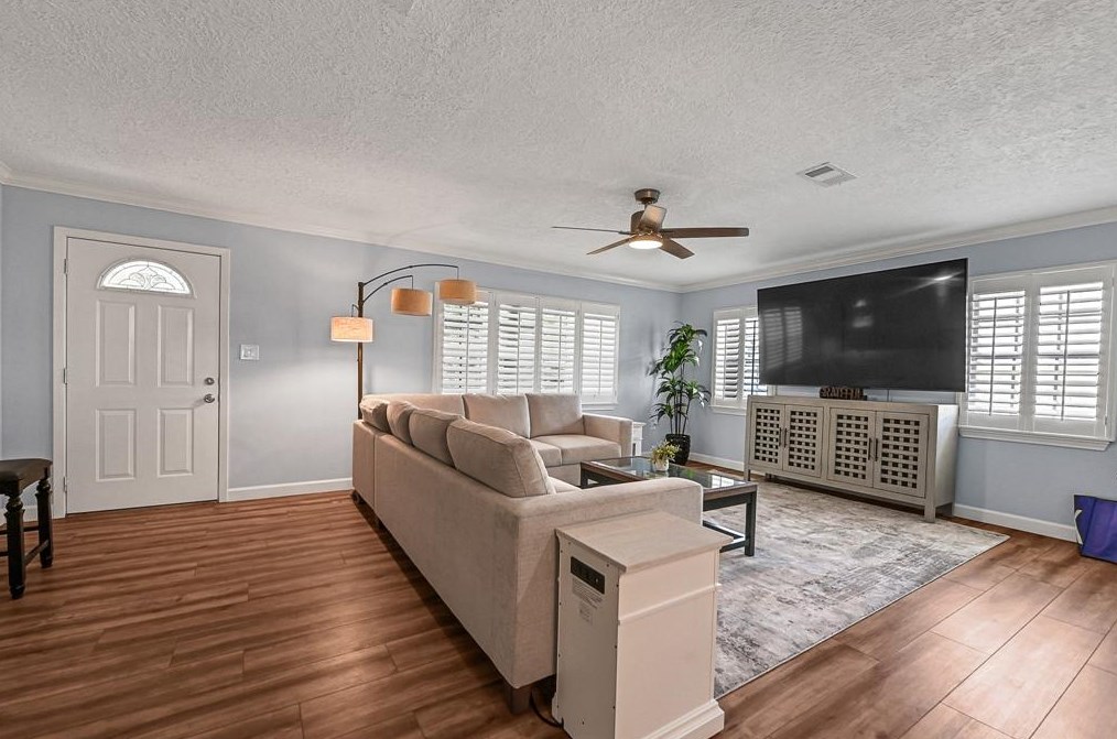 1724 Elmview Dr, Houston TX  77080-7215 exterior