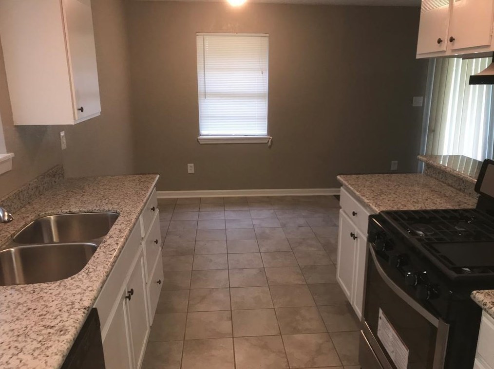 11211 Sagearbor Dr, Houston TX  77089-4706 exterior