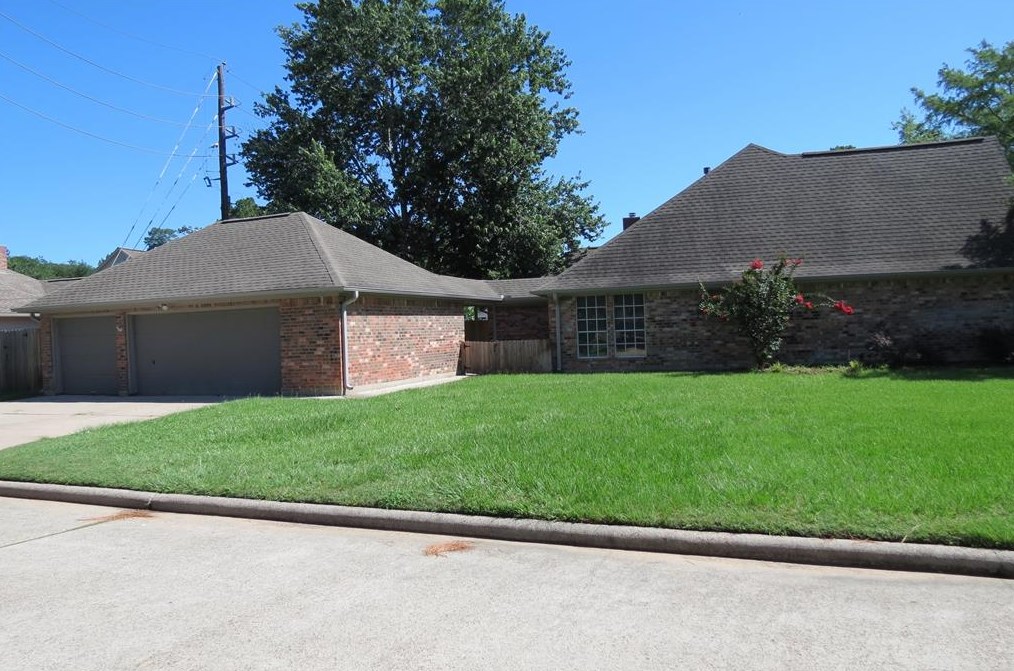 16303 Doverton Ln, Tomball TX  77377-8498 exterior