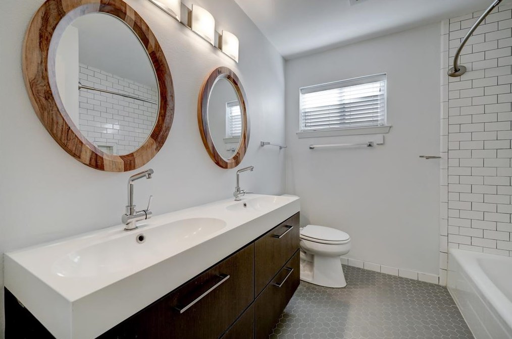 5331 Yarwell Dr, Houston TX  77096-5329 exterior