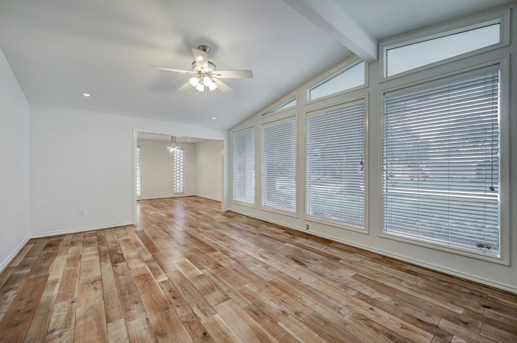 5331 Yarwell Dr, Houston TX  77096-5118 exterior
