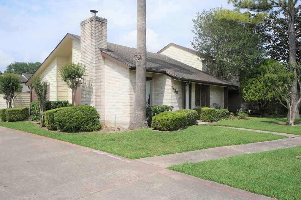 7130 Dairy Ashford Rd, Houston TX  77072-5115 exterior