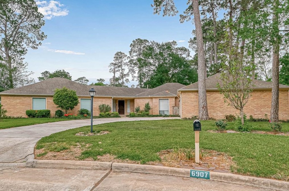 6907 King Arthur Ct, Spring TX  77379-7624 exterior