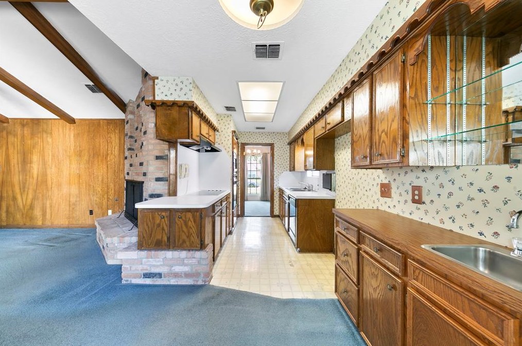 9726 Springmont Dr, Houston TX  77080-1440 exterior