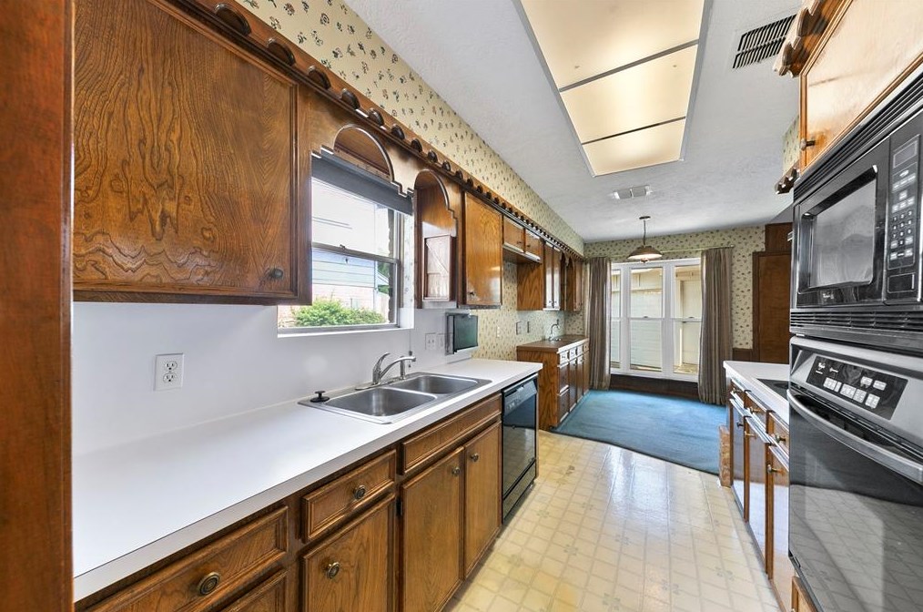 9726 Springmont Dr, Houston TX  77080-1440 exterior