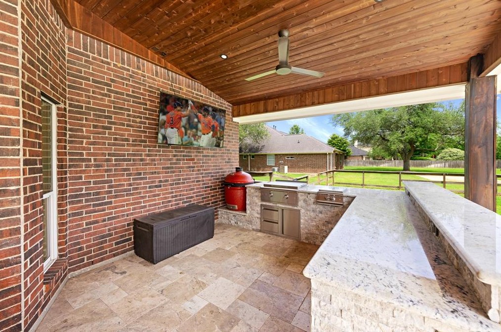 4002 Wentworth Dr, Fulshear TX 77441-4369 exterior