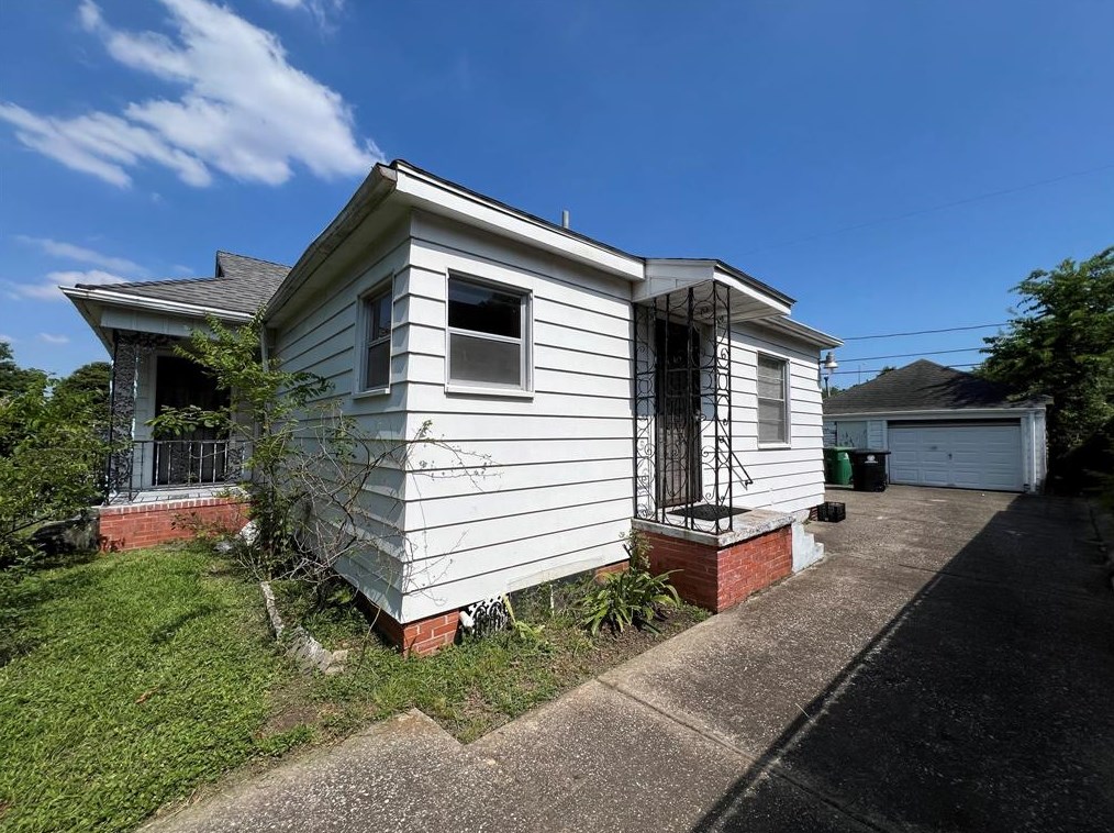 7402 Japonica St, Houston TX  77012-3146 exterior
