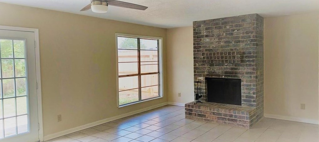 2443 Heritage Bnd Dr, Houston TX  77598-3116 exterior