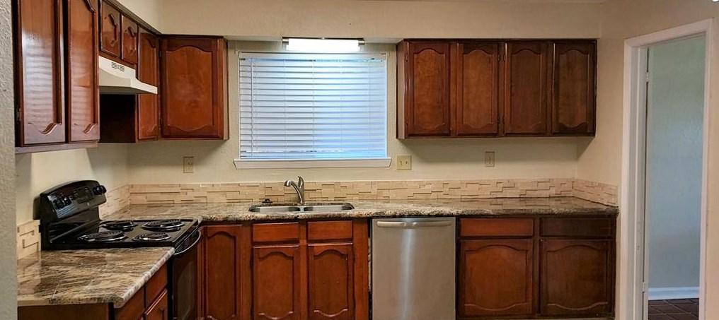 2443 Heritage Bend Dr, Houston TX  77598-3116 exterior