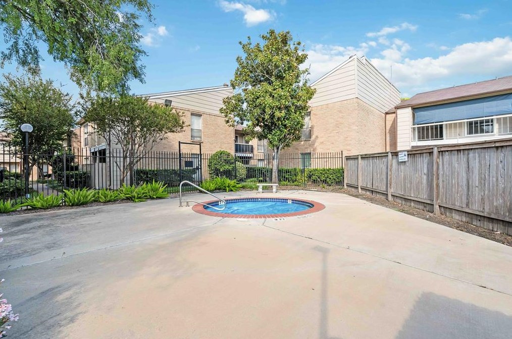 2120 Wilcrest Dr, Houston TX  77042-2666 exterior