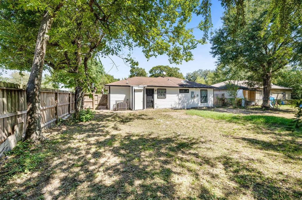 3902 Zephyr, Houston TX  77021-2518 exterior