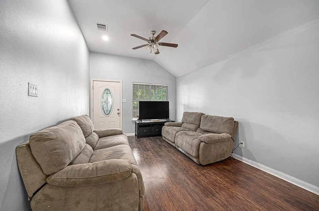 7002 Semmes, Houston TX  77026-6840 exterior