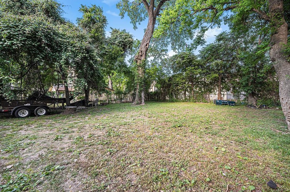 7002 Semmes, Houston TX  77026-6840 exterior